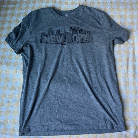 Banana Republic Gray New York Tee Shirt - Picture 1 of 3